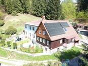 Prodáváme exkluzivně rodinný dům v o zastavěné ploše 220 m2, v Desné, cena 8300000 CZK / objekt, nabízí