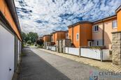 Pronájem řadového domu, 97m2, cena 29000 CZK / objekt / měsíc, nabízí Realitní kancelář CENTRUM s.r.o.